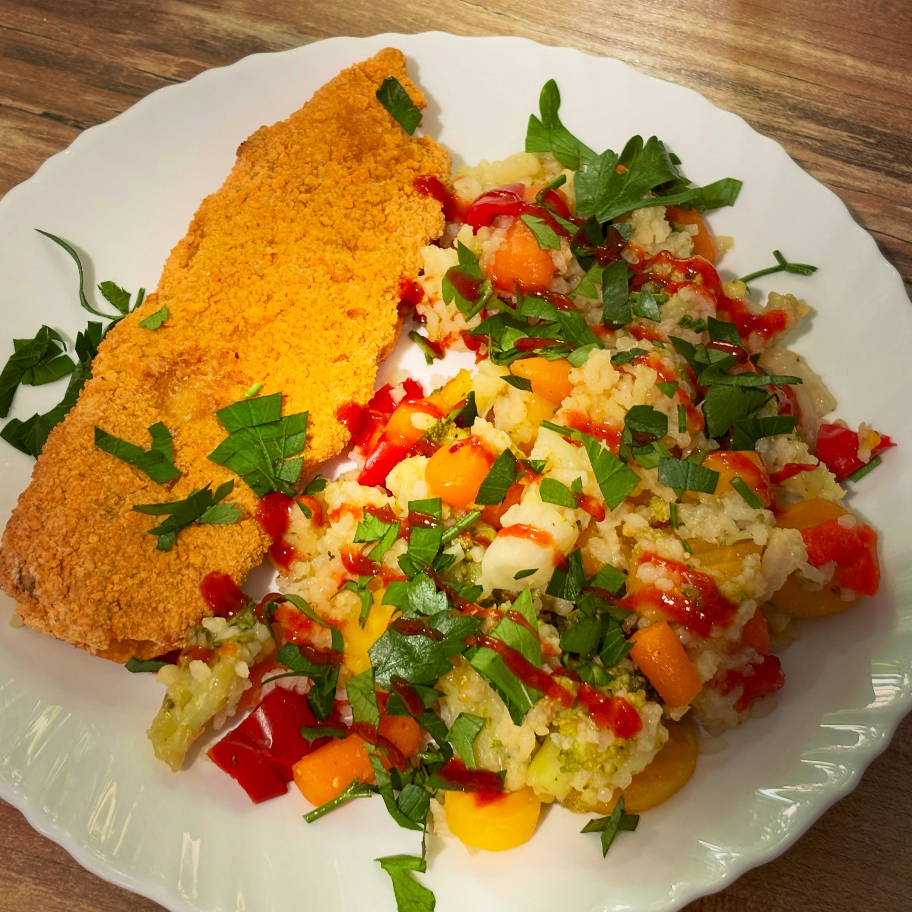 Mic dejun: cod pane la airfryer, orez si legume la abur, patrunjel si sriracha

#zicemami #highprotein #pranz #lunch #healthyeating
