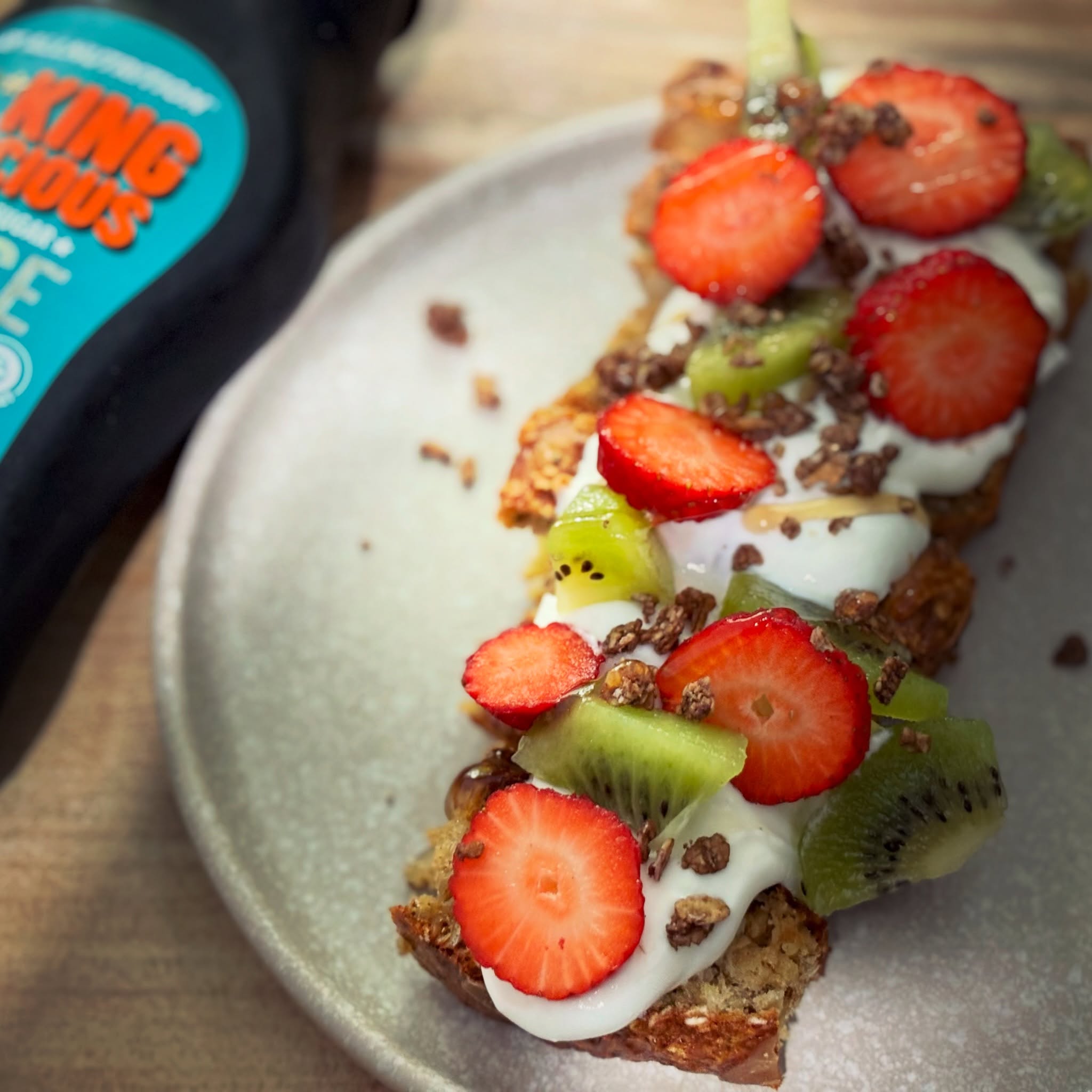 Mic dejun: ovaz copt, iaurt high protein, fructe si sos caramel fara zahar de la @allnutritionro 

#zicemami #highprotein #healthyeating #bakedoats #breakfast