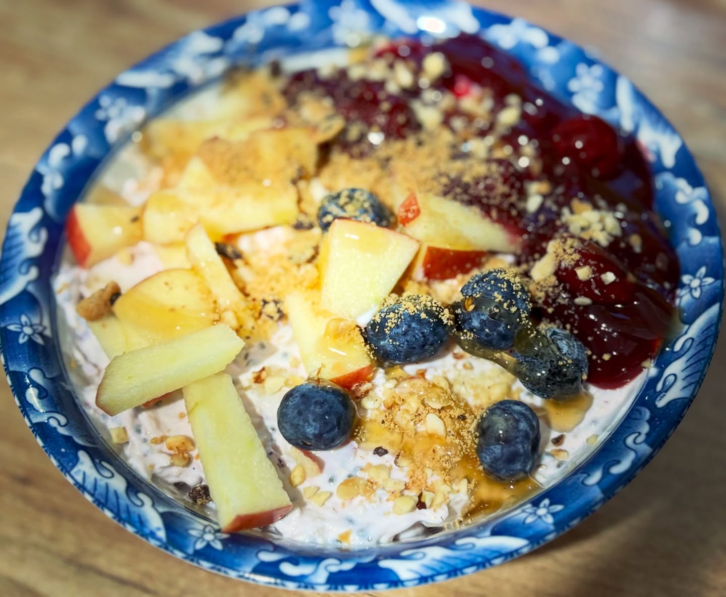 #yoghurtbowl #yoghurtandeverything #bowl #treat #zicemami #highprotein #healthyeating #healthychoices #healthandwellness #healthyhabits #healthyeating #highproteinsnack #highproteinbreakfast #highproteindiet #fitnessfood #cherryinjelly #peanuts #allnutrition #apple #raspberry #pecannuts #pecan #crunchyflakes #butterscotchsyrup #granola #homemadegranola #blueberries #raspberries #raspberry #granola #banana #apple #multiseeds