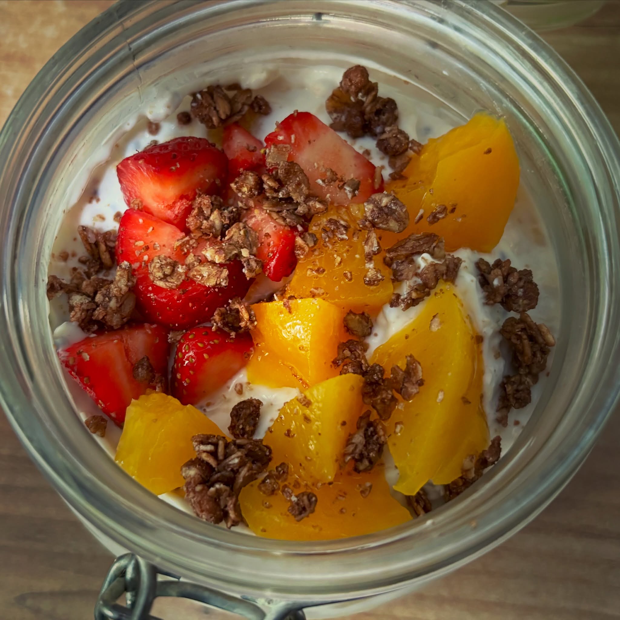 Si terci rece, cu quark high protein, nuci si fructe

#zicemami #overnightoats #healthyeating #highprotein #oatmeal