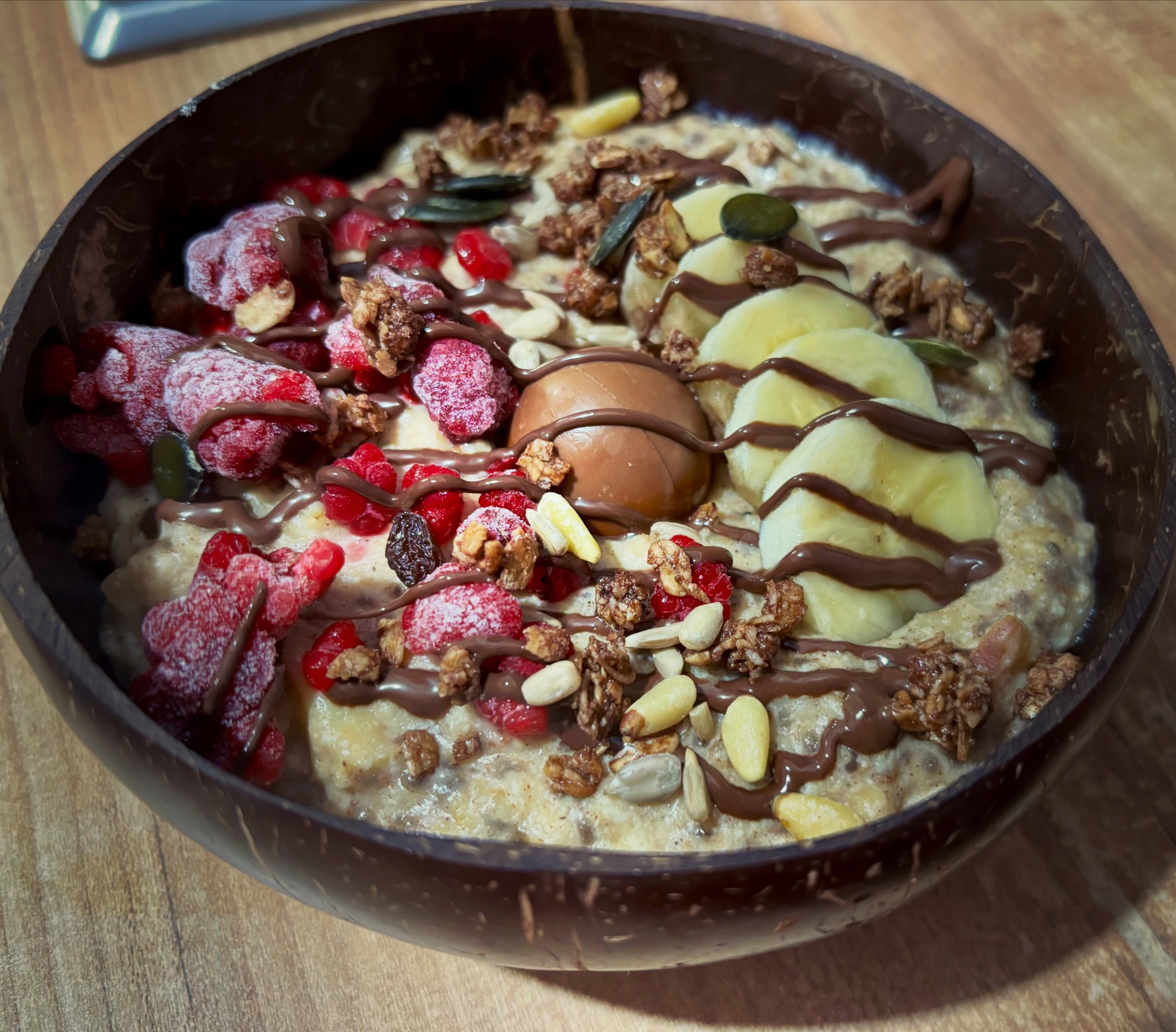 Mic dejun: terci cald de ovaz cu proteina, ciocolata si fructe

#zicemami #highprotein #healthyeating #porridge #oatmeal