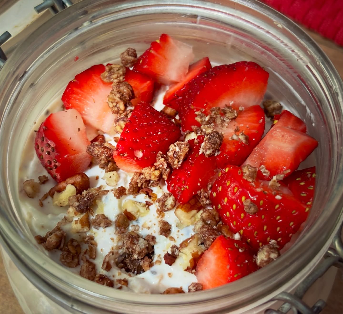 Si daca nu va place terciul cald, puteti incerca varianta la rece, perfecta si pentru zilele de vara la care visam! 

#overnightoats #breakfast #highprotein #zicemami #healthyeating