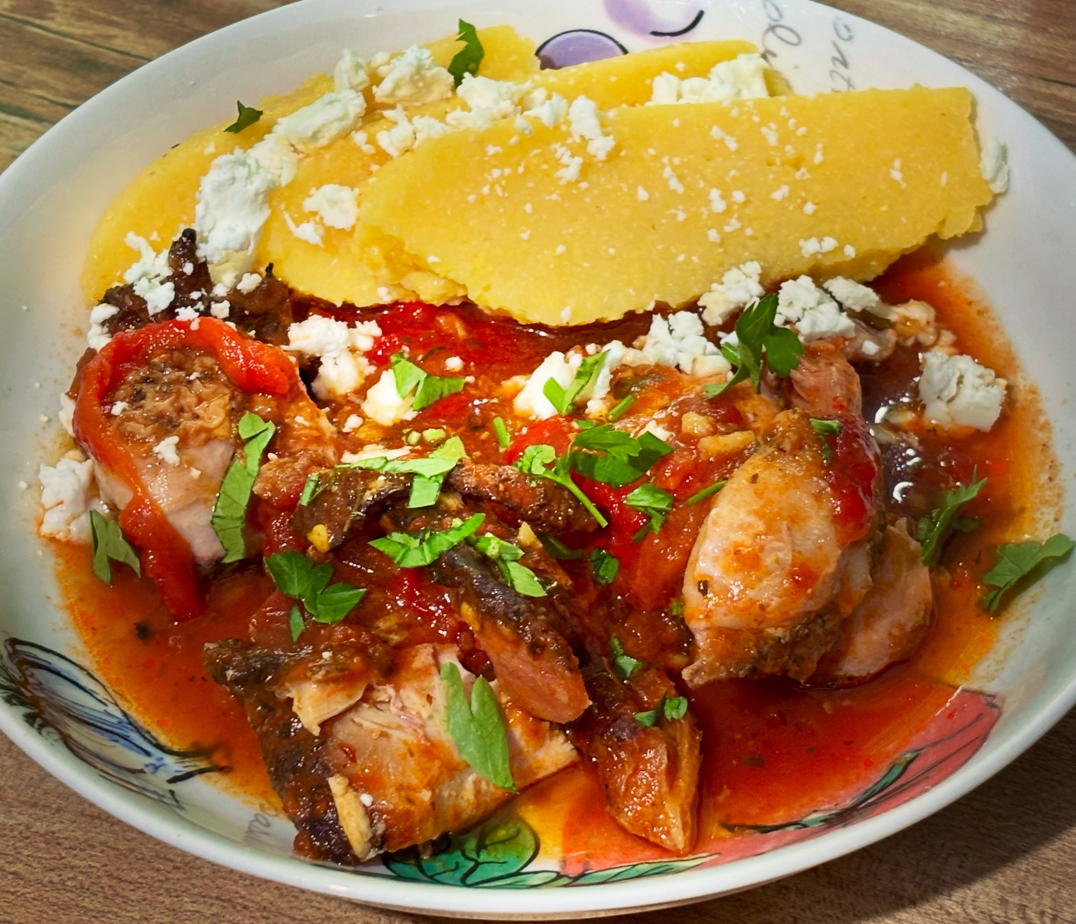 Pranz: saramura de pui cu mamaliguta si feta. Reteta de saramura o gasiti pe zicemami.ro, folositi butonul de search. 

#zicemami #healthyeating #highproteinmeals #highprotein