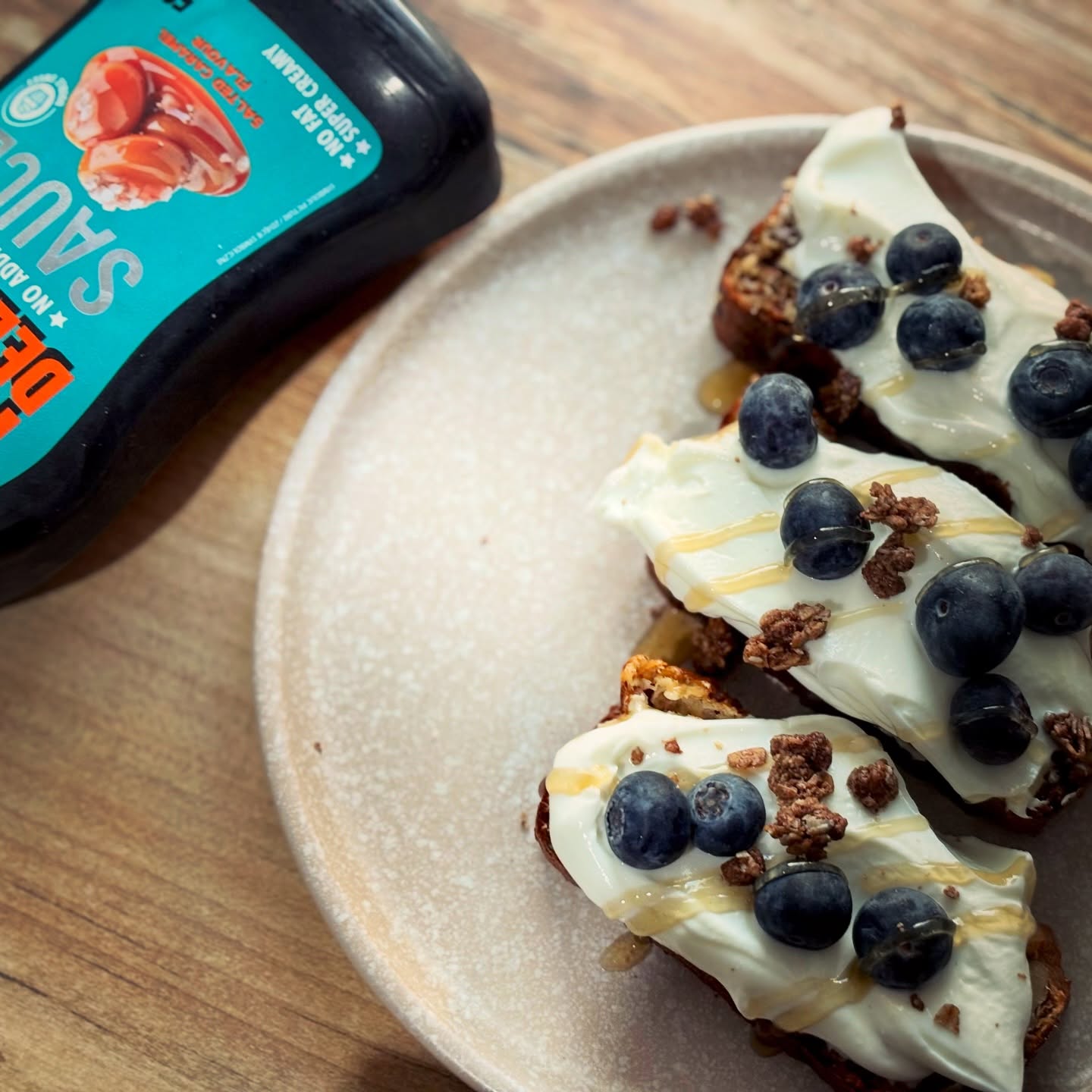 Mic dejun: ovaz copt cu iaurt, afine si sos caramel fara zahar de la @allnutritionro 

#zicemami #micdejun #breakfast #highprotein #healthyeating