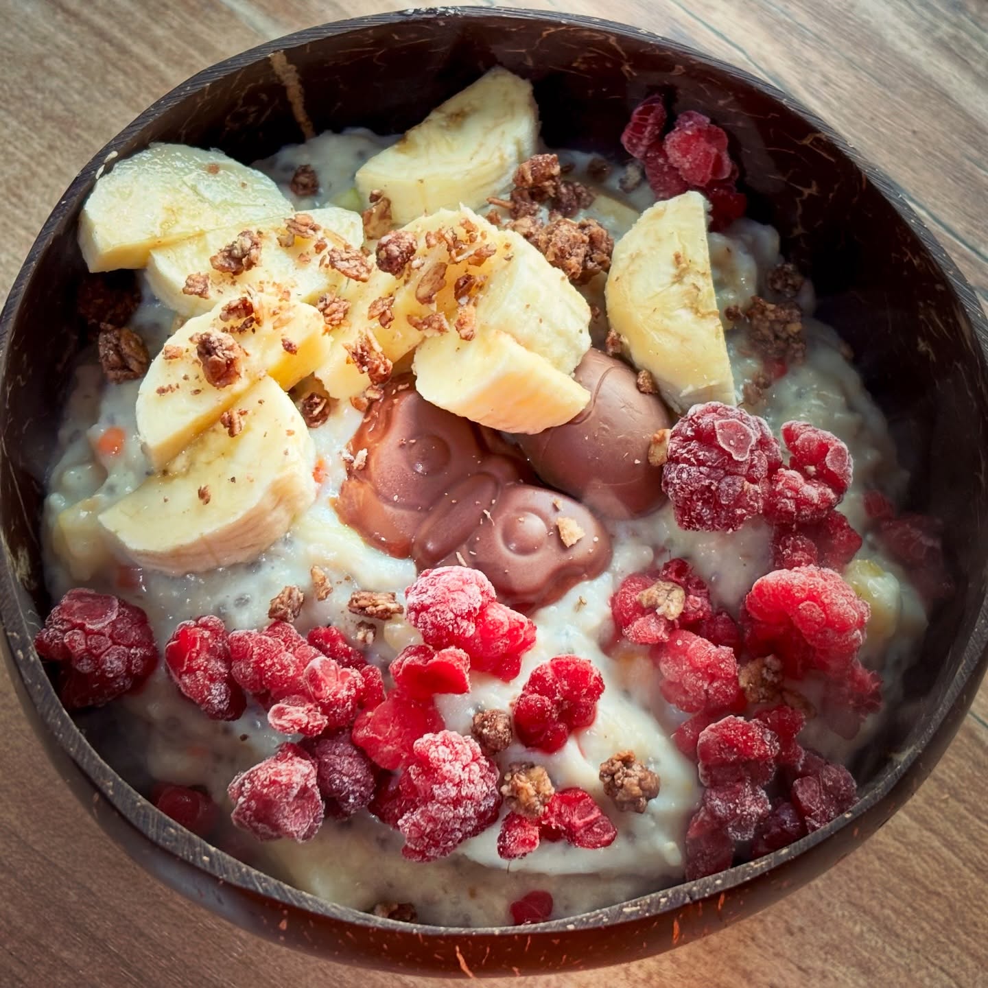 Ziua incepe cel mai bine cu un bol cald de terci de ovaz proteic, cu chia, fructe, ciocolata si granola

#zicemami #tercideovăz #healthyeating #highprotein #oatmeal