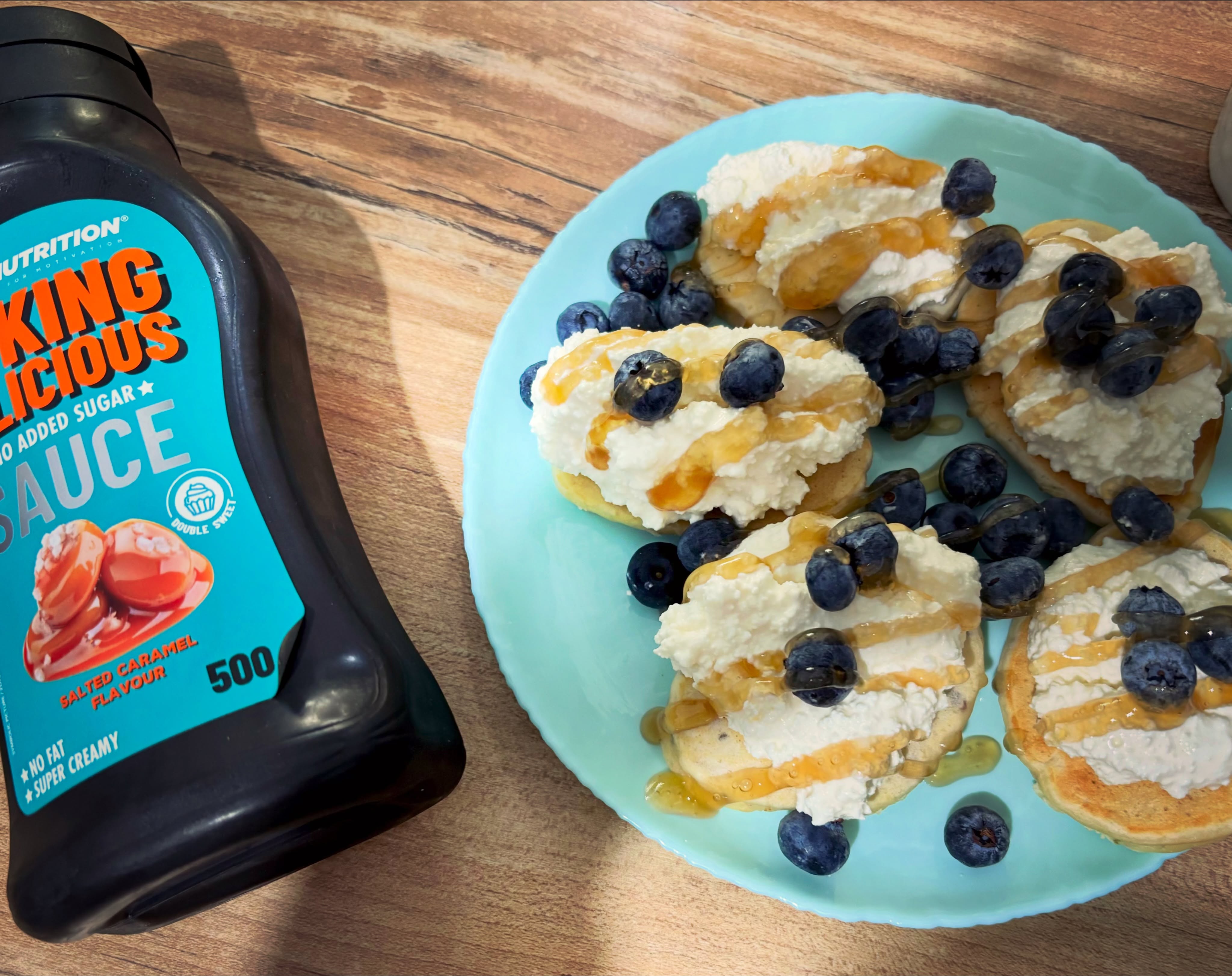 Mic dejun: pancakes cu branza Diami, afine si sos caramel fara zahar 

#zicemami #micdejun #breakfast #highproteindiet #highprotein
