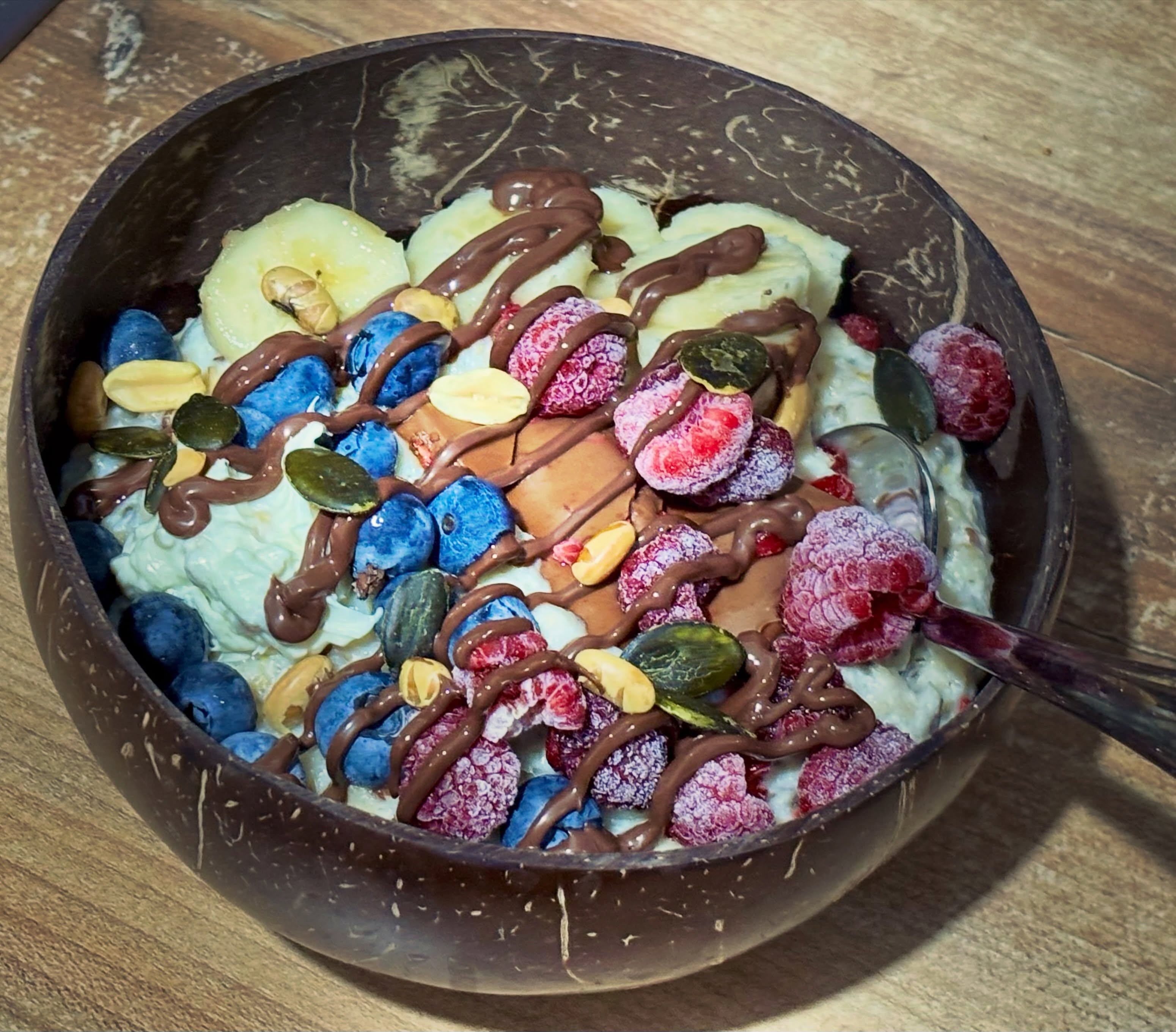 MD: terci cald de ovaz cu albus, proteina, seminte, fructe, ciocolata.

#zicemami #breakfast #highprotein #micdejun #oatmeal