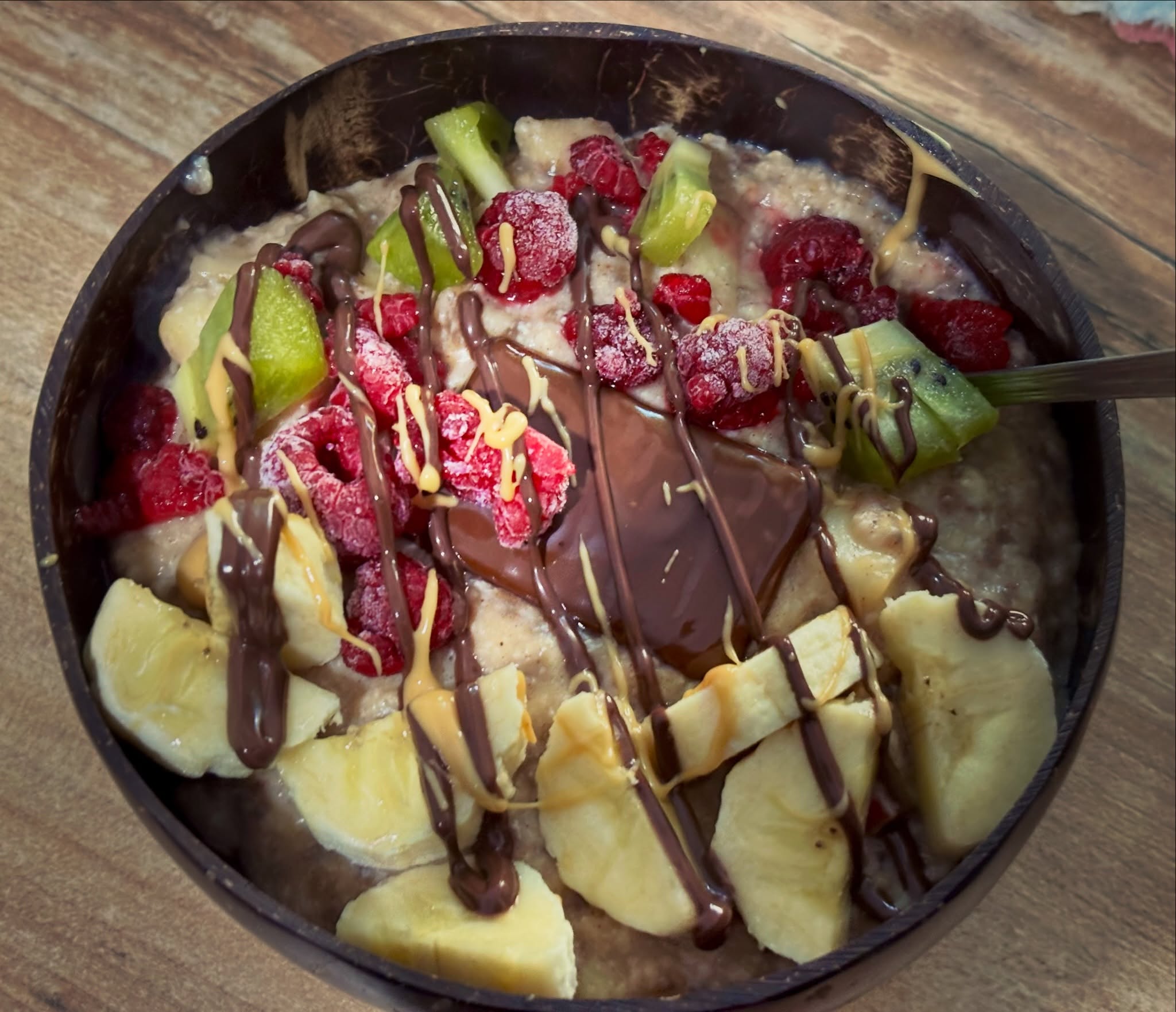Mic dejun, cum v-am obisnuit, terci cald de ovaz, proteic si foarte, foarte gustos! 

#oatmeal #healthyeating #highprotein #tercideovaz #micdejun