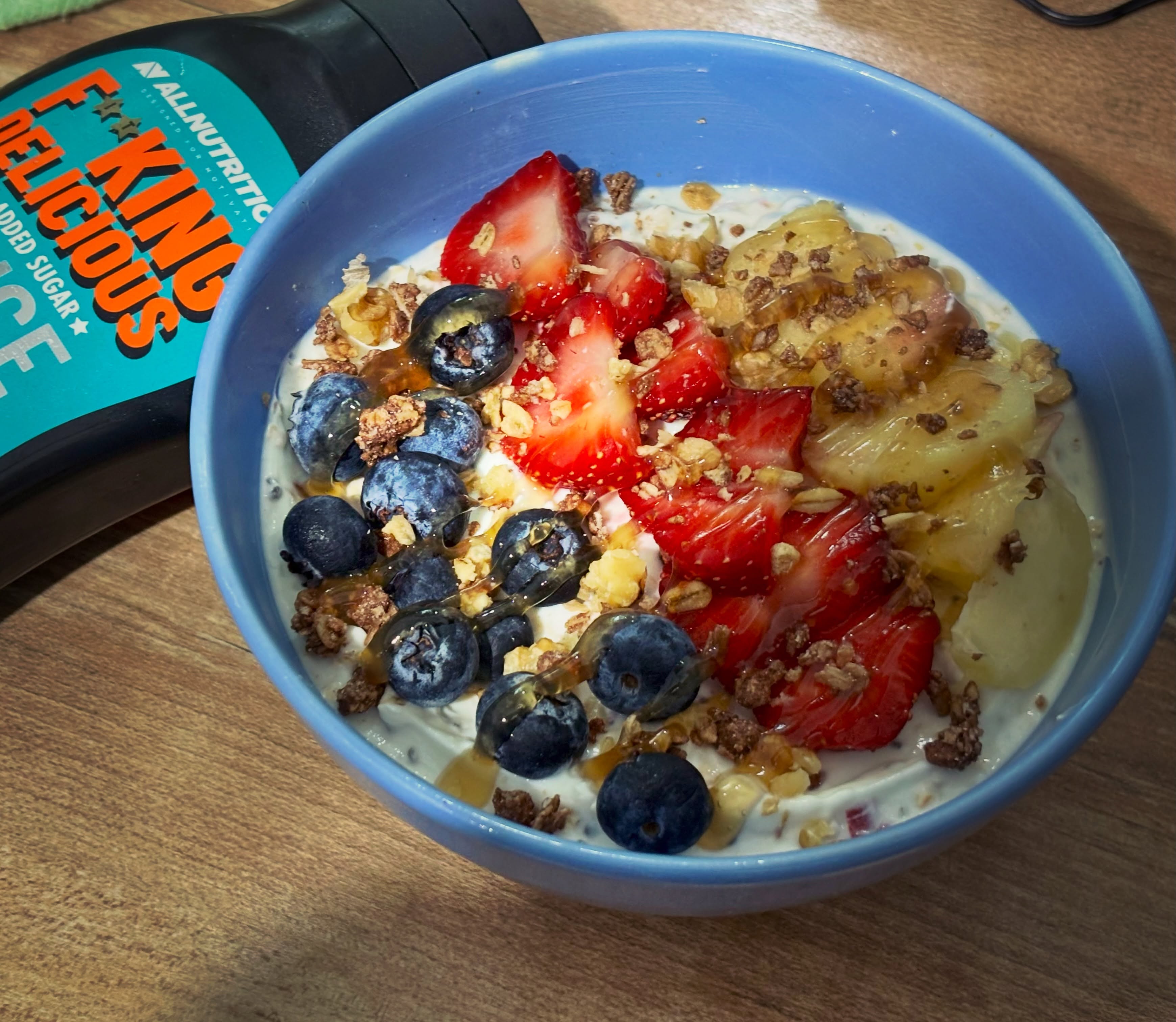 Bol cu fructe si iaurt, racoritor si hrănitor pe canicula!

#zicemami #yoghurtbowl #iaurtcufructe #soscaramel